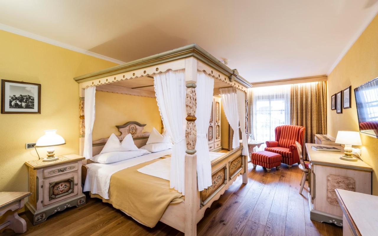 Hotel Cavallino Bianco - Weisses Roessl San Candido Eksteriør bilde