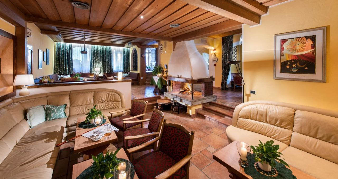 Hotel Cavallino Bianco - Weisses Roessl San Candido Eksteriør bilde