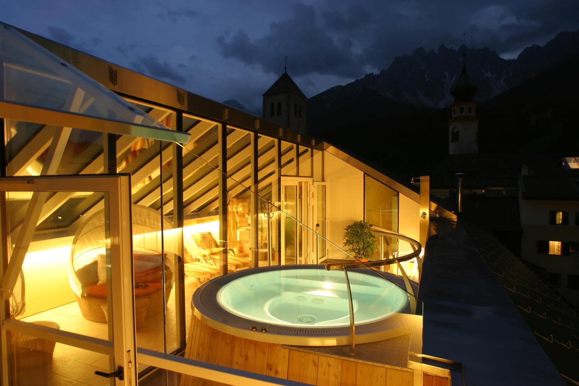 Hotel Cavallino Bianco - Weisses Roessl San Candido Eksteriør bilde
