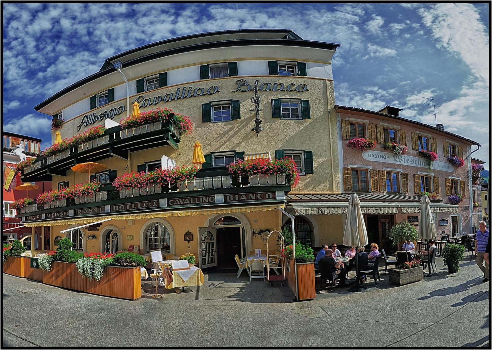 Hotel Cavallino Bianco - Weisses Roessl San Candido Eksteriør bilde