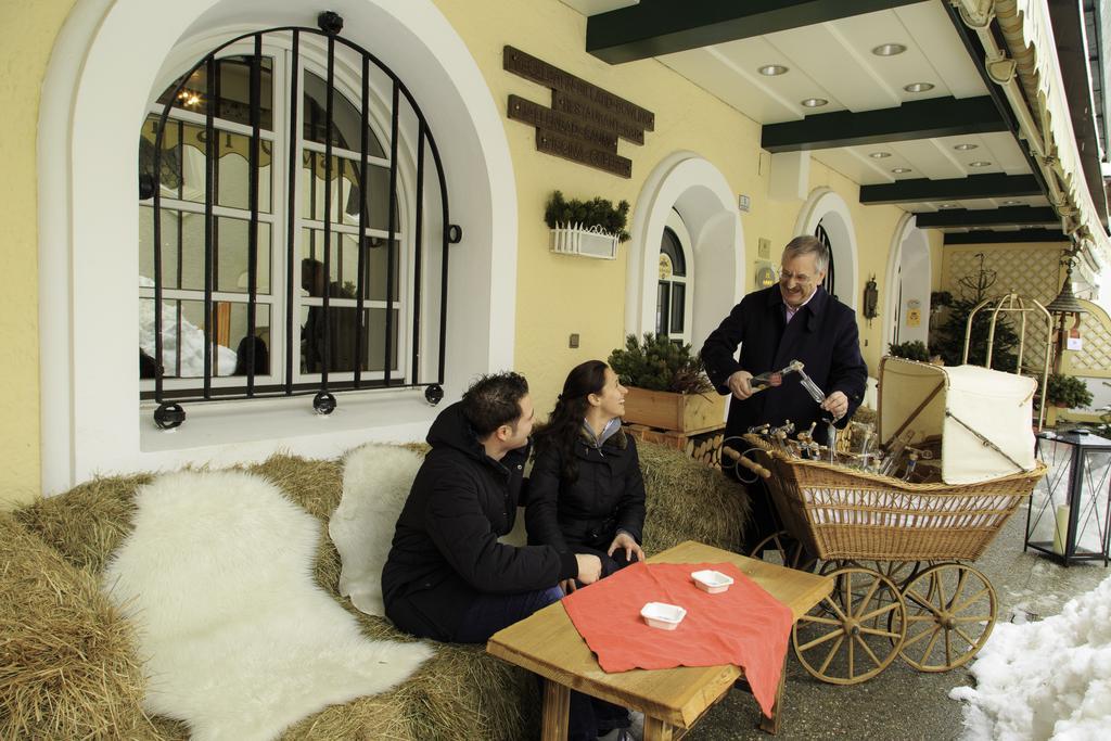 Hotel Cavallino Bianco - Weisses Roessl San Candido Eksteriør bilde