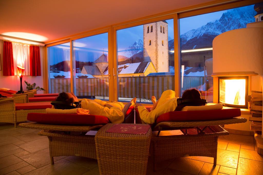 Hotel Cavallino Bianco - Weisses Roessl San Candido Eksteriør bilde