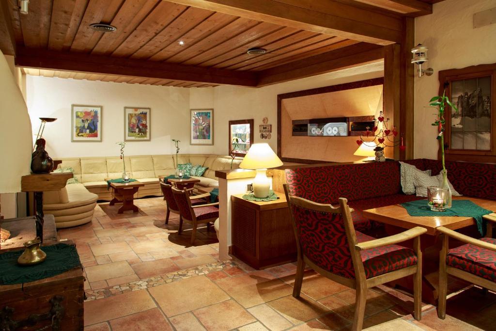 Hotel Cavallino Bianco - Weisses Roessl San Candido Eksteriør bilde