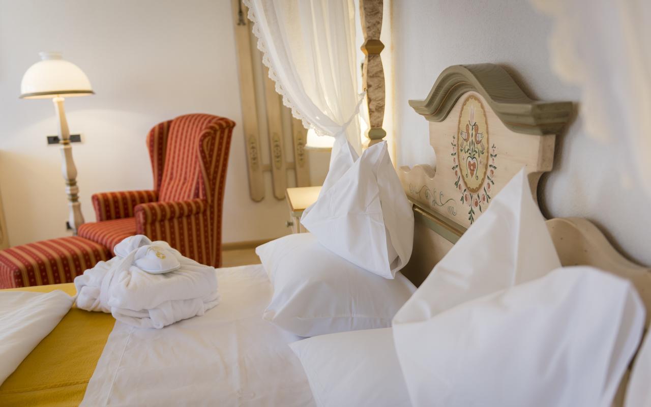 Hotel Cavallino Bianco - Weisses Roessl San Candido Eksteriør bilde
