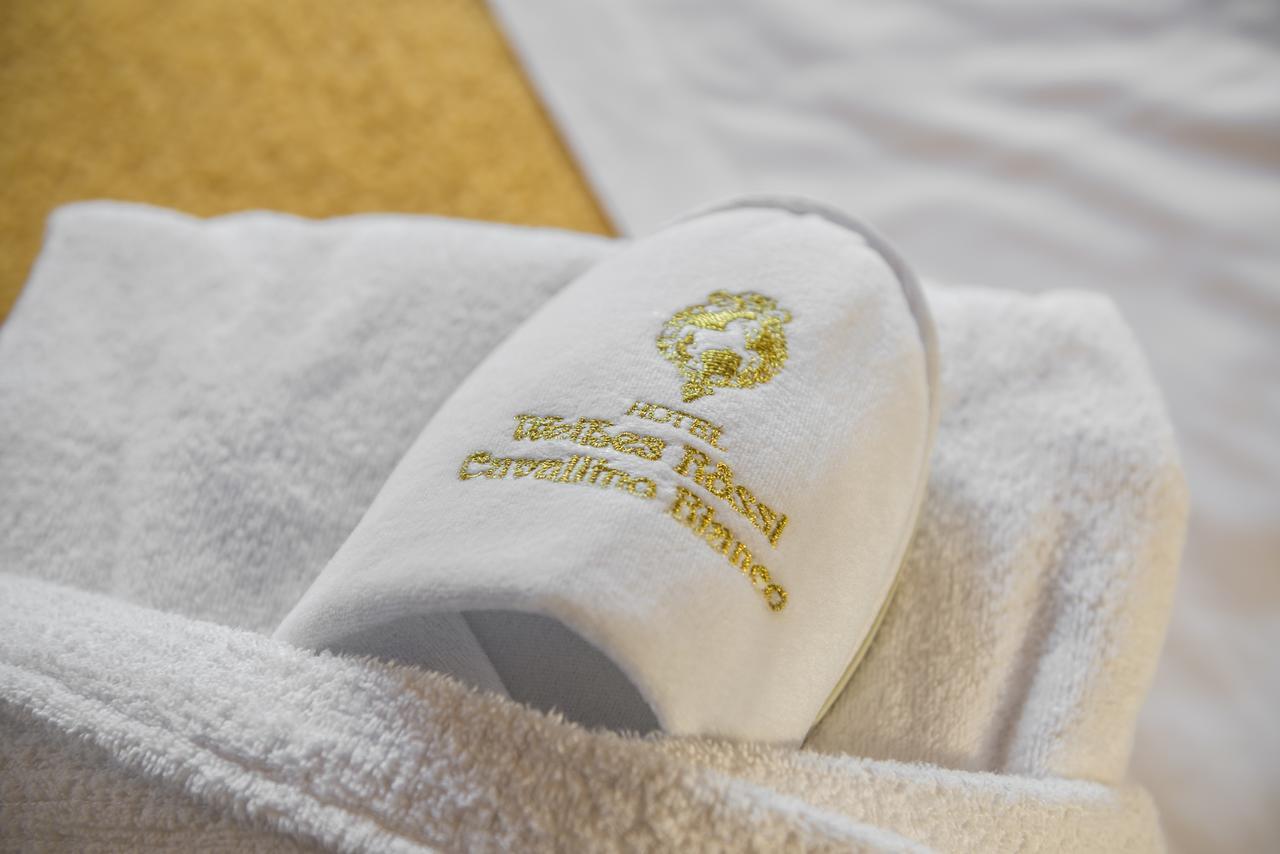 Hotel Cavallino Bianco - Weisses Roessl San Candido Eksteriør bilde