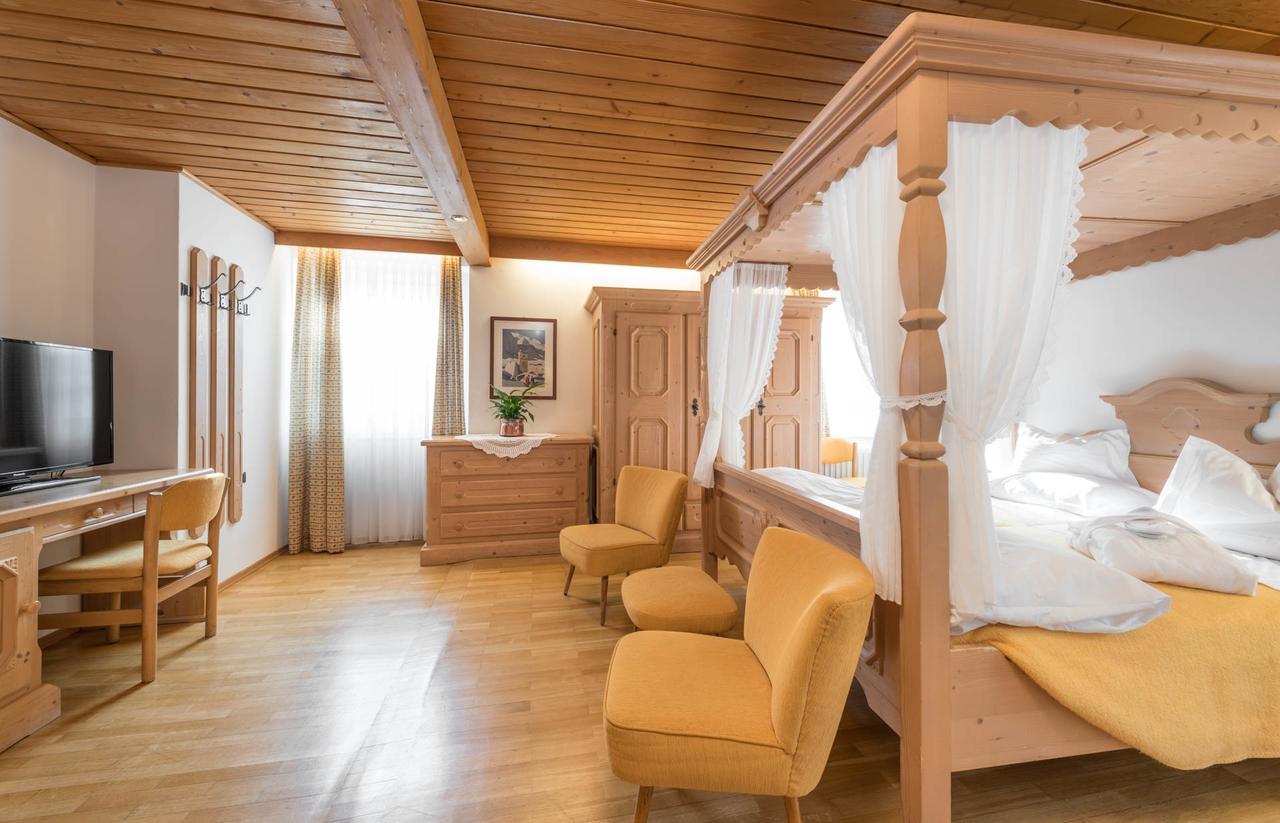 Hotel Cavallino Bianco - Weisses Roessl San Candido Eksteriør bilde
